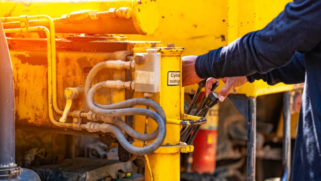 Understanding Hydraulic Filtration: Why Clean Oil is Essential for Performance - Image 2
